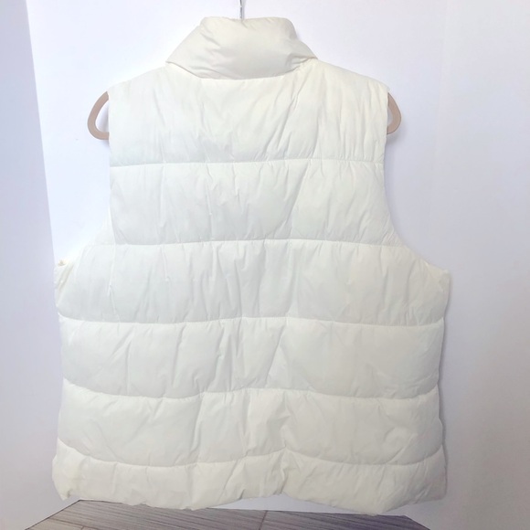 Old Navy women’s white puff vest - Picture 4 of 9